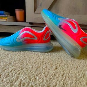 Airmax 720 (ombré) 9.5 US Womens